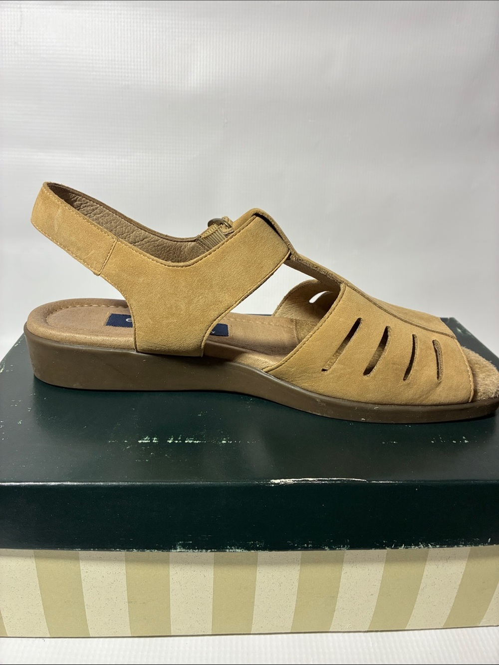 Easy Spirit Tan Suede Slingback Sandals - Picture 3 of 11